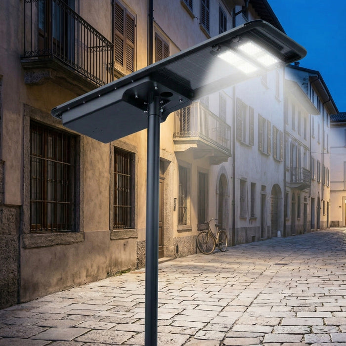 Lampe de rue solaire - Série HORIZON - 12 800 Lumens - 80 Watts - Couleur 6500K - Angle 150x70° - IP65 - Structure Aluminium -  1174 x 497 x 115 mm - Tube d'insertion 76mm - Régulateur MPPT - Garantie 3 ans