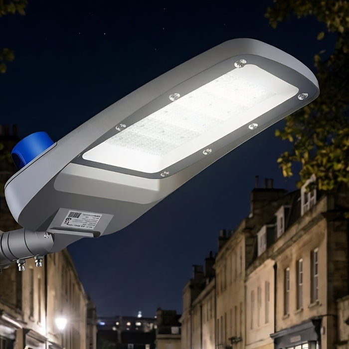 Lampadaire LED filaire - Série FLEX V4 EVO - 150 Watts - 25 500 Lumens - 170 Lumens/watt - Angle 140x70° - IP66  - 55 x 28 x 8 cm - Transformateur OSRAM - Tube d'insertion 60mm - Avec capteur crépusculaire - 4000k - Garantie 5 ans