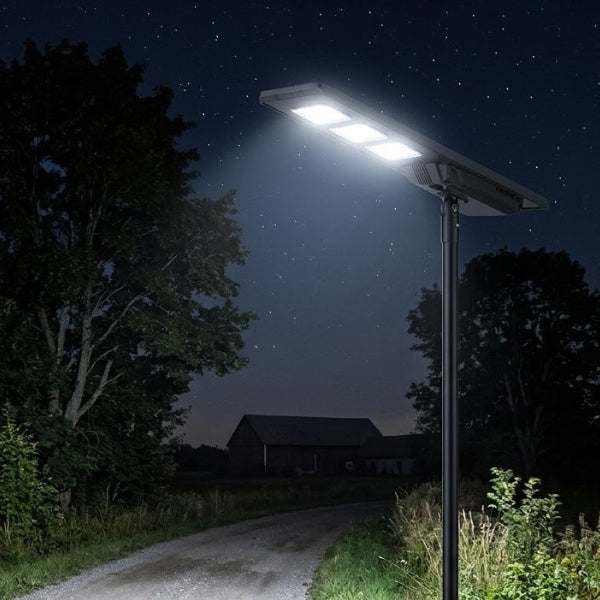 Lampe de rue solaire - Série STARSHIP ULTRA V2 - 12 800 Lumens - 80 Watts - Couleur 6500K - Angle 150x70° - IP65 - Structure Aluminium - 1440 x 400 x 102 mm - Tube d'insertion 76mm - Régulateur MPPT - Garantie 2 ans