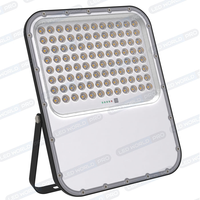 Pack lampadaire solaire complet 5 mètres : Projecteur LED solaire - Série BIG BOY V3 - 700 Watts - 4200 Lumens - 4000k + Mât STANDARD - 5 mètres au choix (Série STANDARD V1 EVO ou Série STANDARD V4 EVO - Avec trappe) + Tête de mât rectangulaire