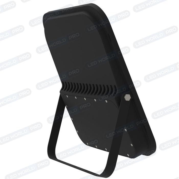 Pack de 5x Projecteurs LED solaires - Série BIG BOY V3 - 700 Watts - 4200 Lumens - 90° - IP65 - Lampe 33 x 28 x 5 cm - Panneau solaire MONOCRISTALLIN FULL BLACK 39 x 43 x 2 cm - Télécommande - 4000k - Structure ALUMINIUM