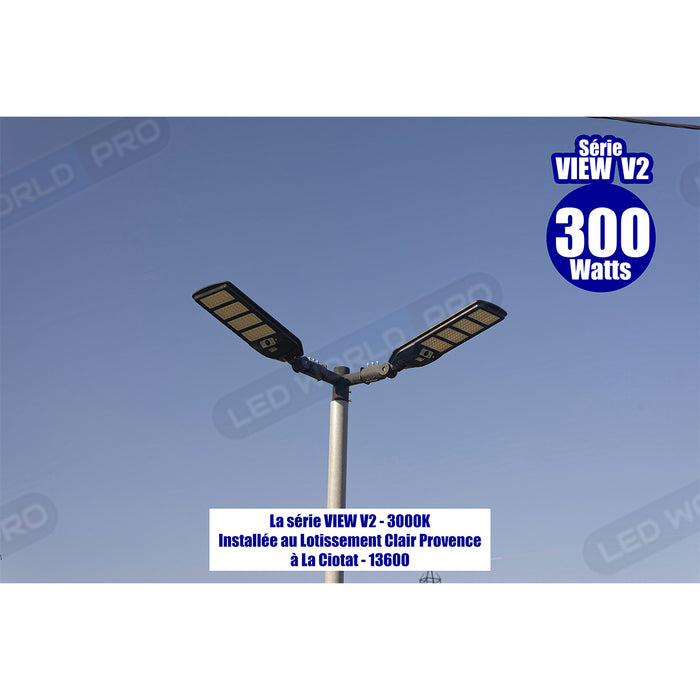 Solaire - Luminaire LED pour Candélabre / Lampe de rue et parking - Série VIEW V2 - 120 Watts - 1200 Lumens - Angle 140*70° - IP65 - Lampe 41 x 23 x 5 cm - Panneau MONOCRISTALLIN 30 x 21 cm - Détecteur de mouvement - 6000k - Diamètre tube d'insertion 45mm