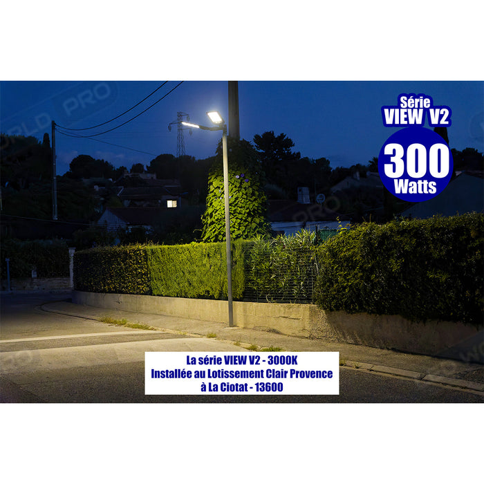 Solaire - Luminaire LED pour Candélabre / Lampe de rue et parking - Série VIEW V2 - 120 Watts - 1200 Lumens - Angle 140*70° - IP65 - Lampe 41 x 23 x 5 cm - Panneau MONOCRISTALLIN 30 x 21 cm - Détecteur de mouvement - 6000k - Diamètre tube d'insertion 45mm