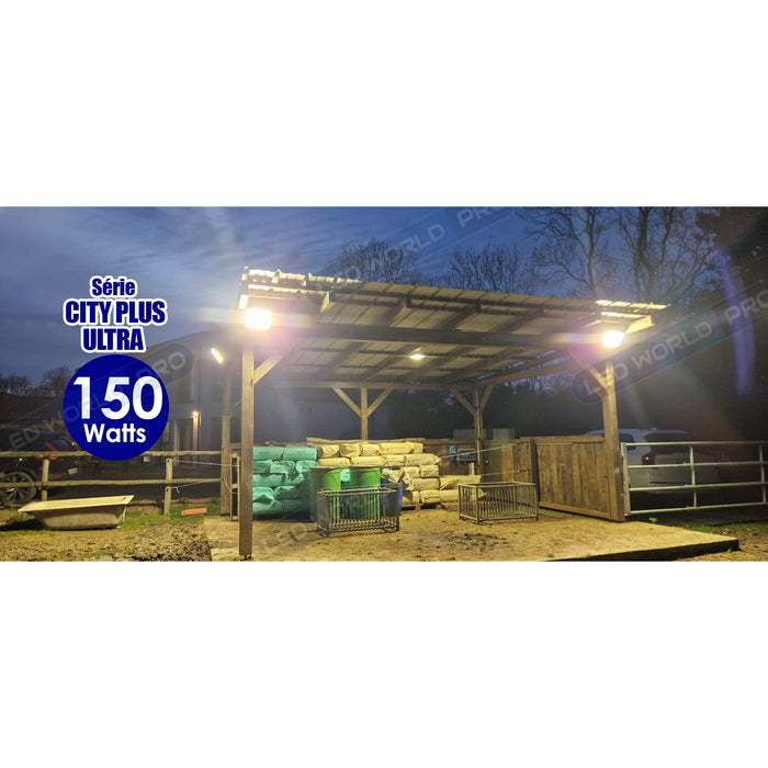 DERNIER DU STOCK : Projecteur LED filaire CCT (Couleur Changeante en Température) - Série CITY PLUS ULTRA - 300 Watts - 51 000 Lumens - 170 Lumens/Watt - Angle 120° - IP66 - IK08 - 48 x 43 x 11 cm - Support ajustable 270° - Câble 50cm - Garantie 5 ans