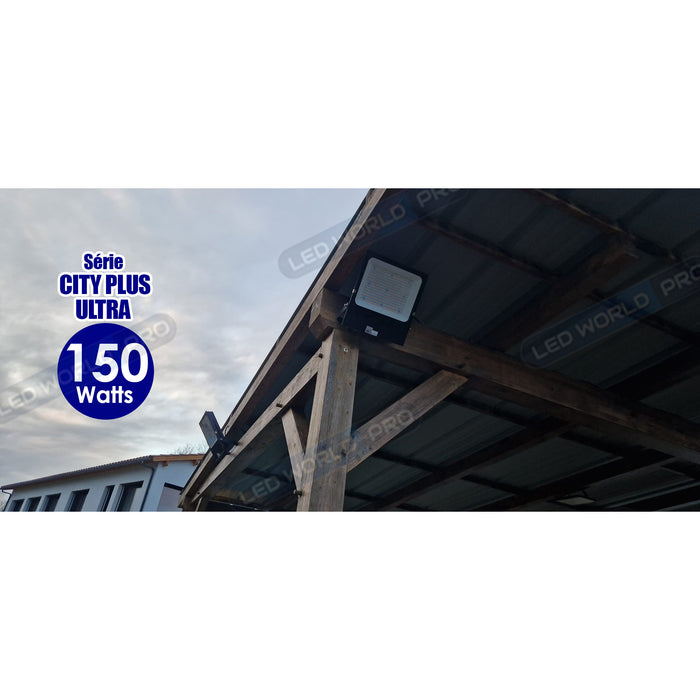 Projecteur LED filaire CCT (Couleur Changeante en Température) - Série CITY PLUS ULTRA - 400 Watts - 60 000 Lumens - 150 Lumens/Watt - Angle 150*80° - IP66 - IK08 - 46 x 41 x 6 cm - Support ajustable 270° - Câble 50cm - Garantie 5 ans