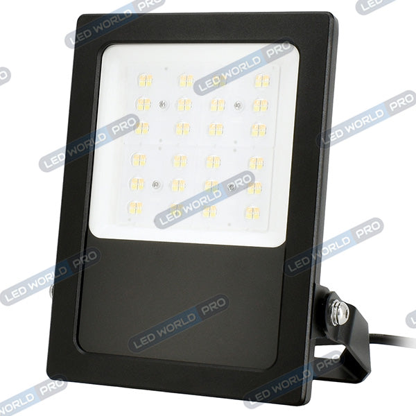 Projecteur LED filaire - CITY PLUS V3 - 50 Watts - CCT 3000k/4000k/5000k - 7500 Lumens - 150 Lumens/Watt - Angle 90° - IP66 - Protection à l'impact IK07 - 28 x 20 x 5 cm - Structure en ALUMINIUM - Câble 30cm - Garantie 5 ans