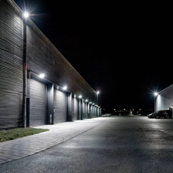 Projecteur LED filaire - Série CITY PLUS V4 - Puissance ajustable 50 / 75 / 100 Watts - CCT (Couleur Changeante en Température) - 180 Lumens/Watt - 120° - IP66 - 35 x 30 x 27 cm - Protection à l'impact IK08 - Transformateur LIFUD - Garantie 5 ans