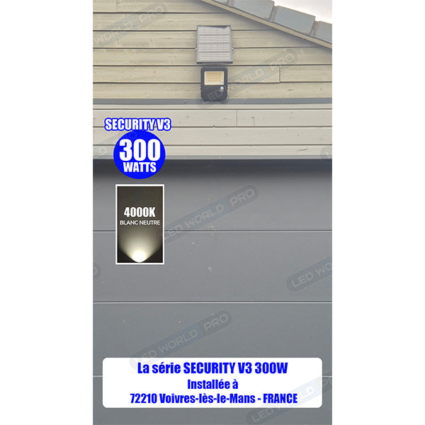 Pack de 4x Projecteurs LED solaires - Série SECURITY V1 - Rendu lumineux 300 Watts - 4800 lumens - Angle 120° x 60° - IP65 - 6000k - Lampe 20 x 19 x 5 cm - Panneau solaire monocristallin ajustable - Détecteur PIR - Télécommande