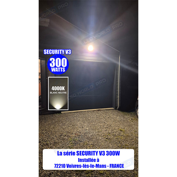 Pack de 2x Projecteurs LED solaires - Série SECURITY V1 - Rendu lumineux 300 Watts - 4800 lumens - Angle 120° x 60° - IP65 - 4000k - Lampe 20 x 19 x 5 cm - Panneau solaire monocristallin ajustable - Détecteur PIR - Télécommande