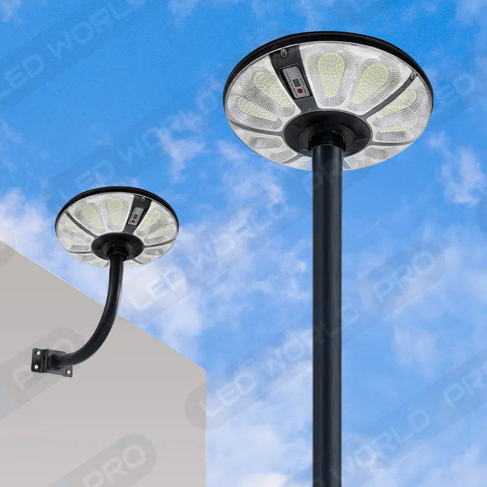Pack de 2x Lampes solaires pour extérieur - Série OVNI CRYSTAL - 250 Watts - 1500 Lumens - Angle 360° - IP65 -  Lampe 55 x 55 x 6 cm - Tube d'insertion 60/76 mm - Panneau polycristallin 36 x 42 cm - Détecteur de mouvement - Télécommande - 3000k