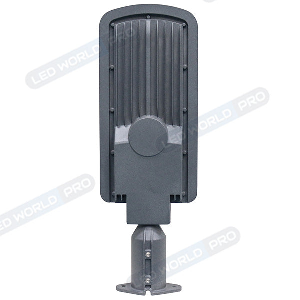 Pack lampadaire filaire complet triple tête 3 mètres : 3x Lampes de rue filaire - Série FLEX ECO - 50 Watts - 6000k + Mât STANDARD 3 mètres avec trappe au choix (STANDARD V2 EVO ou STANDARD V4 EVO) + Triple tête de mât + 3x Adaptateurs 60/50 ajustable