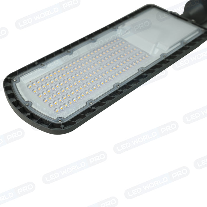 Lampe de rue filaire - Série FLEX ECO - 50 Watts - 6000 Lumens - 120 Lumens/Watt - Angle 120 x 60° - IP66 - IK08 - 493 x 170 x 70mm - Tube d'insertion 50mm - 6000k