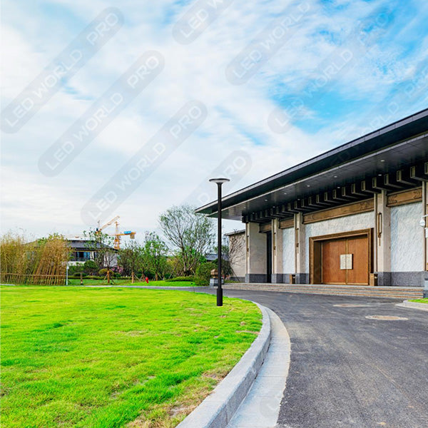 Pack lampadaire solaire complet 3 mètres : Lampe solaire Série OVNI SUN FLOWER 300 4000K + Mât STANDARD V4 ECO 3 mètres - Avec trappe - Entraxe latéral des trous 160mm