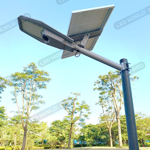 Lampe de rue solaire - Série INTERSTELLAR ULTRA - 600 Watts - 3600 Lumens - Angle 150x70° - IP65 - Lampe 62 x 30 x 8 cm - Panneau 67 x 45 cm - Controleur intelligent - Avec télecommande - Capteur PIR - 3000k - Support inclus - Capteur crépusculaire