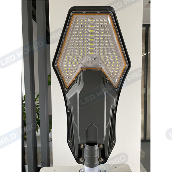 Pack lampadaire complet 5 mètres : Lampe de rue solaire Série INTERSTELLAR ELITE - 800 Watts - 5600 Lumens - 6000K + Mât STANDARD V1 EVO 5 mètres - Entraxe latéral des trous 200mm