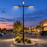 Pack lampadaire solaire complet Triple tête 3/4/5/6 mètres au choix : 3x Lampes solaires Série VIEW V3 + Mât EVO - Entraxe des trous 200mm + Adaptateur triple tête 80/60 mm