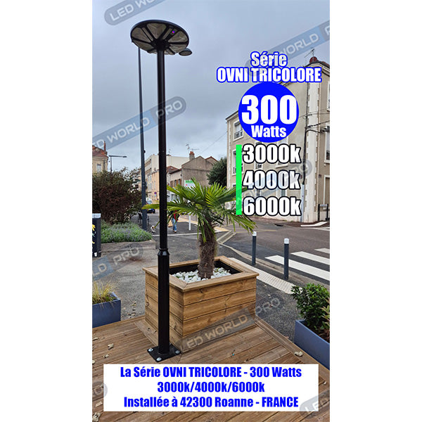 Pack lampadaire complet 3 mètres : Lampe solaire Série OVNI TRICOLORE 300 Watts 3000K / 4000K / 6000K + Mât STANDARD 3 mètres  (V1 EVO ou V4 EVO - Avec trappe)