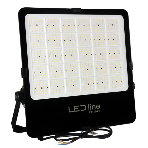 Projecteur LED filaire - PROLINE - 400 Watts - 4000K - 56 000 Lumens - 140 Lumens/Watt - 5 angles au choix - IP66 - Protection à l'impact IK08 - 50 x 48 x 6 cm - Structure en ALUMINIUM - Câble 93cm - Garantie 5