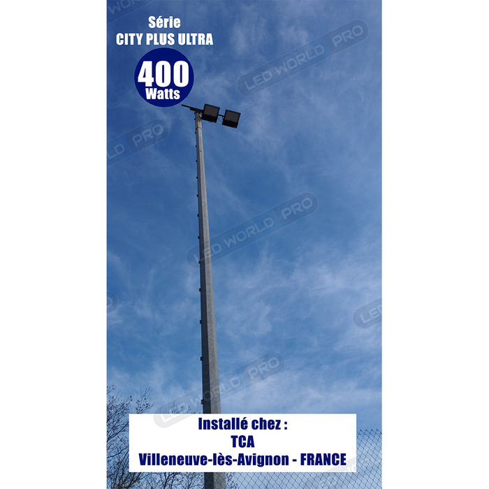 DERNIER DU STOCK : Projecteur LED filaire CCT (Couleur Changeante en Température) - Série CITY PLUS ULTRA - 300 Watts - 51 000 Lumens - 170 Lumens/Watt - Angle 120° - IP66 - IK08 - 48 x 43 x 11 cm - Support ajustable 270° - Câble 50cm - Garantie 5 ans