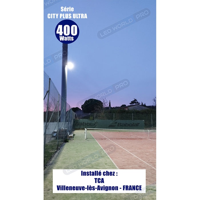 DERNIER DU STOCK : Projecteur LED filaire CCT (Couleur Changeante en Température) - Série CITY PLUS ULTRA - 300 Watts - 51 000 Lumens - 170 Lumens/Watt - Angle 120° - IP66 - IK08 - 48 x 43 x 11 cm - Support ajustable 270° - Câble 50cm - Garantie 5 ans