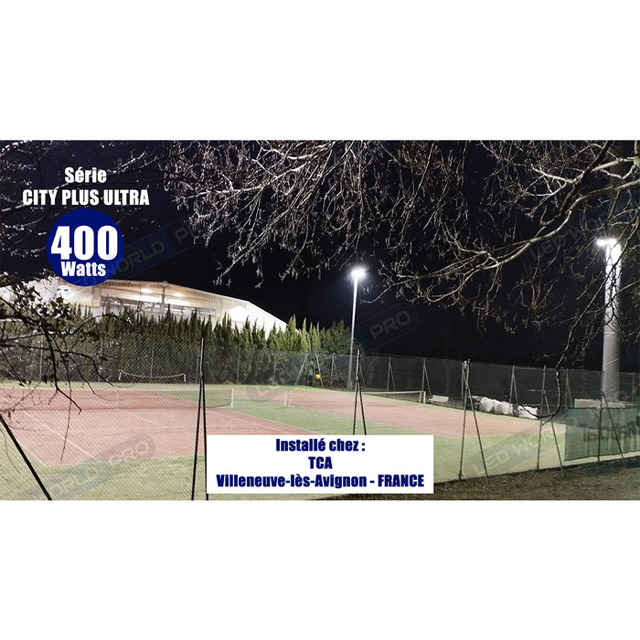 DERNIER DU STOCK : Projecteur LED filaire CCT (Couleur Changeante en Température) - Série CITY PLUS ULTRA - 300 Watts - 51 000 Lumens - 170 Lumens/Watt - Angle 120° - IP66 - IK08 - 48 x 43 x 11 cm - Support ajustable 270° - Câble 50cm - Garantie 5 ans