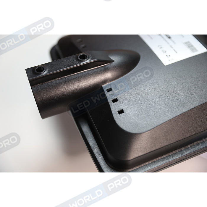 Pack lampadaire solaire complet 3 mètres : Lampadaire solaire - Série VIEW V2 EVO 1400 Watts - 4500 Lumens - 3000k + Mât STANDARD V4 ECO 3 mètres - Avec trappe + Support déporté 45mm