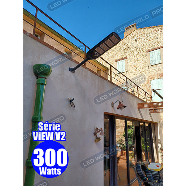 Pack lampadaire solaire complet triple tête 3 mètres : 3x Lampes de rue et parking - Série VIEW V2 - 400 Watts - 3000k + Mât STANDARD (V1 EVO ou V4 EVO - Avec trappe) + Triple tête de mât  + 3x Adaptateurs