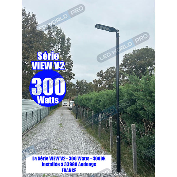 Pack lampadaire solaire complet triple tête 3 mètres : 3x Lampes de rue et parking - Série VIEW V2 - 400 Watts - 3000k + Mât STANDARD (V1 EVO ou V4 EVO - Avec trappe) + Triple tête de mât  + 3x Adaptateurs