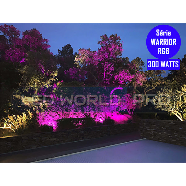 Projecteur LED solaire - Série WARRIOR RGBW (Multicolores + Blanc) - 60 Watts - Angle 120° - Lampe 21 x 17 x 6 cm - Panneau solaire 35 x 24 cm - IP67 - Avec télécommande - Avec capteur crépusculaire - Bluetooth - Rythme musical
