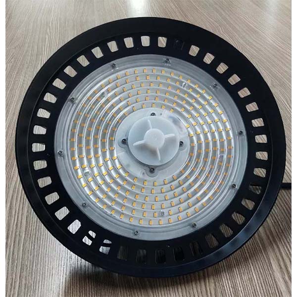 Pack de 6x Lampes industrielles UFO - Série CROSSOVER V1 - 150 Watts - 22 500 Lumens - 150 Lumens/Watt - Angle 120° - IP65 - IK08 - 30 x 14 cm - Dimmable - Transformateur SOSEN - 5000k - Garantie 5 ans