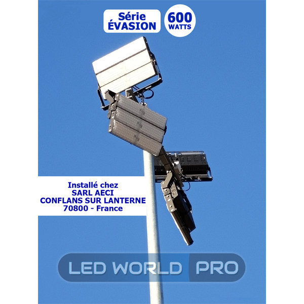 Projecteur haute puissance LED de stade filaire - Série Évasion - 800 Watts - 128 000 Lumens - 160 Lumens/Watt -  597 x 650 x 132 mm - Angle 20° / 40° / 60° / 90° / 140*100° / 120° au choix - IP65 - Rotatif - Transformateur Meanwell - Garantie 5 ans