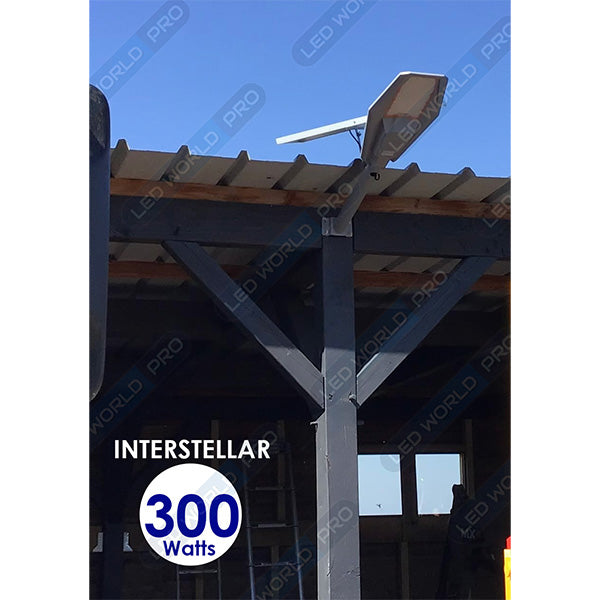 Pack lampadaire solaire complet 5 mètres : Lampe solaire Série INTERSTELLAR 200 Watts 3000K + Mât STANDARD 5 mètres