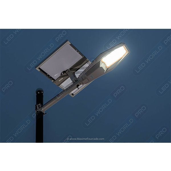 Lampe de rue solaire - Série INTERSTELLAR - 400 Watts - 3000 lumens - 180° - IP67 - Lampe 60 x 30 x 8 cm - Panneau solaire 67 x 44 cm - Avec Télécommande - Support  inclus - 6500K - Capteur crépusculaire