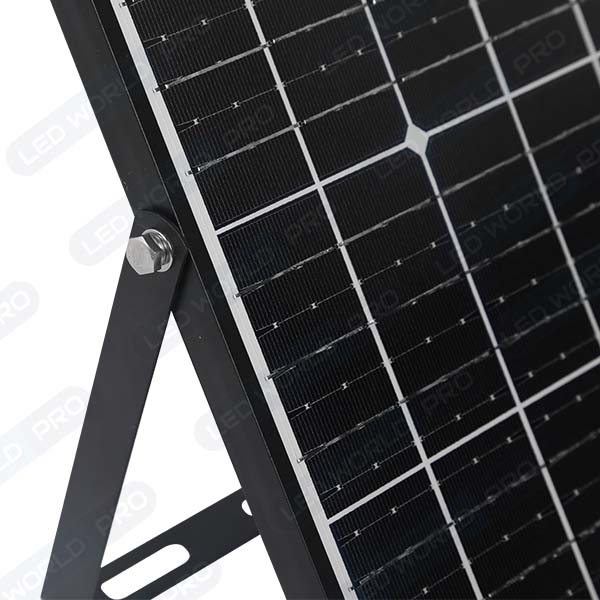 Projecteur LED solaire - Série SECURITY - Rendu lumineux 300 Watts - 4800 lumens - Angle 120° x 60° - IP65 - 4000k - Lampe 20 x 19 x 5 cm - Panneau solaire monocristallin ajustable 35 x 24 x 2 cm - Détecteur Infrarouge - Télécommande - Garantie 3 ans