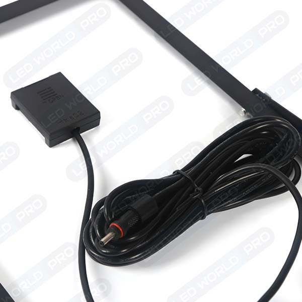 Pack de 4x Projecteurs LED solaires - Série SECURITY V1 - Rendu lumineux 300 Watts - 4800 lumens - Angle 120° x 60° - IP65 - 6000k - Lampe 20 x 19 x 5 cm - Panneau solaire monocristallin ajustable - Détecteur PIR - Télécommande