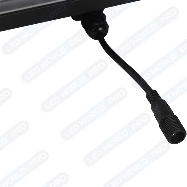 Pack de 8x Projecteurs LED solaires - Série SECURITY V1 - Rendu lumineux 150 Watts - 1500 lumens - Angle 120° x 60° - IP65 - 6000k - Lampe 14 x 15 x 3 cm - Panneau solaire monocristallin ajustable 22 x 18 x 2 cm - Détecteur Infrarouge - Télécommande