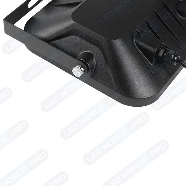 Pack de 2x Projecteurs LED solaires - Série SECURITY V1 - Rendu lumineux 150 Watts - 1500 lumens - Angle 120° x 60° - IP65 - 6000k - Lampe 14 x 15 x 3 cm - Panneau solaire monocristallin ajustable 22 x 18 x 2 cm - Détecteur Infrarouge - Télécommande