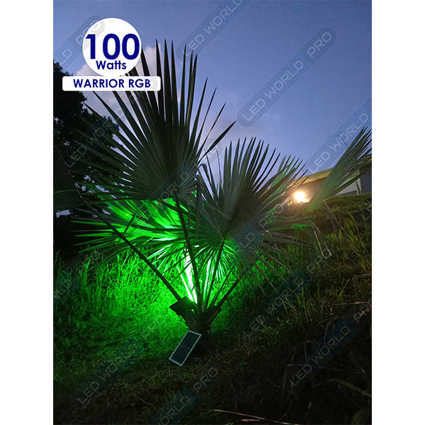 Pack de 2x Projecteurs LED solaires - Série WARRIOR RGBW (Multicolores + Blanc) - 800 Watts - Angle 180° - Lampe 38,5 x 30,3 x 8cm - IP67 - Avec télécommande - Avec capteur crépusculaire - Bluetooth - Rythme musical