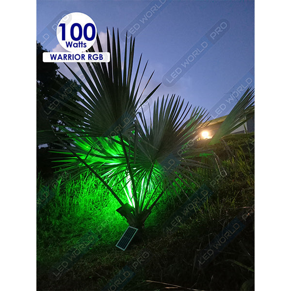 Pack lampadaire complet 4 mètres : Projecteur LED Solaire Série WARRIOR 800 Watts RGBW (Multicolores + Blanc) + Mât STANDARD (V1 EVO ou V4 EVO - Avec trappe) + Tête de mât rectangulaire