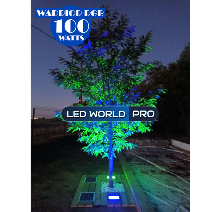Pack lampadaire complet 4 mètres : Projecteur LED Solaire Série WARRIOR 800 Watts RGBW (Multicolores + Blanc) + Mât STANDARD (V1 EVO ou V4 EVO - Avec trappe) + Tête de mât rectangulaire