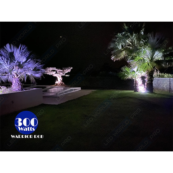 Pack de 2x Projecteurs LED solaires - Série WARRIOR RGBW (Multicolores + Blanc) - 100 Watts - Angle 120°- IP67 - Avec télécommande - Avec capteur crépusculaire - Bluetooth - Rythme musical