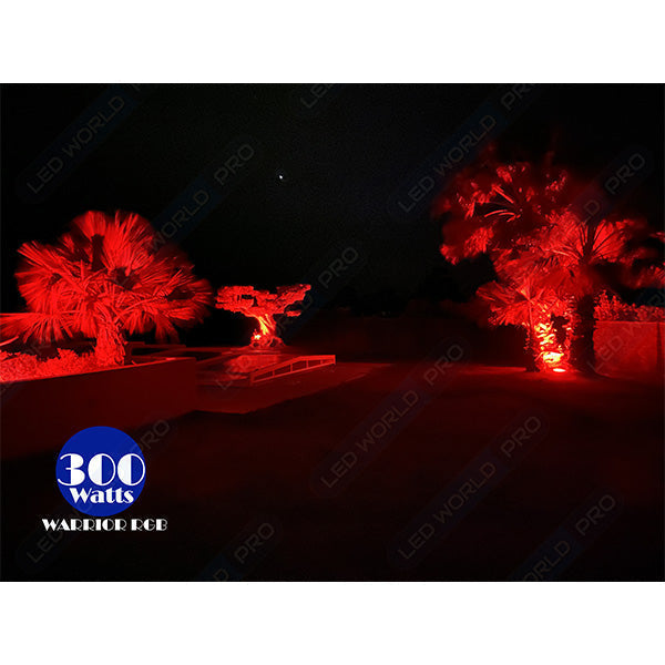 Pack lampadaire complet 6 mètres : Projecteur LED Solaire Série WARRIOR 300 Watts RGBW (Multicolores + Blanc) + Mât STANDARD (V1 EVO ou V4 EVO - Avec trappe) + Tête de mât rectangulaire