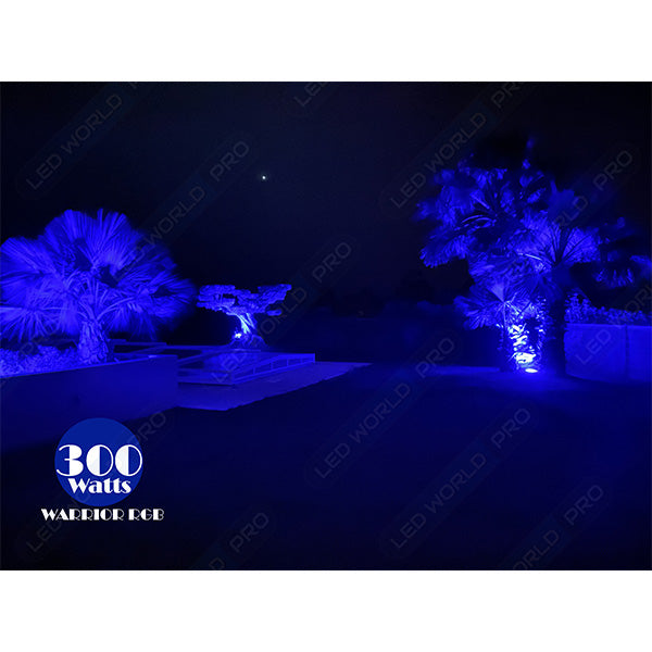 Pack lampadaire complet 6 mètres : Projecteur LED Solaire Série WARRIOR 300 Watts RGBW (Multicolores + Blanc) + Mât STANDARD 6 mètres