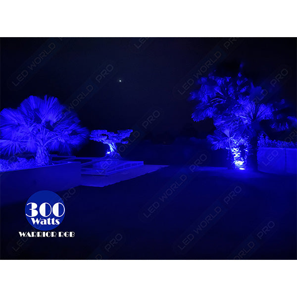 Pack de 2x Projecteurs LED solaires - Série WARRIOR RGBW (Multicolores + Blanc) - 800 Watts - Angle 180° - Lampe 38,5 x 30,3 x 8cm - IP67 - Avec télécommande - Avec capteur crépusculaire - Bluetooth - Rythme musical