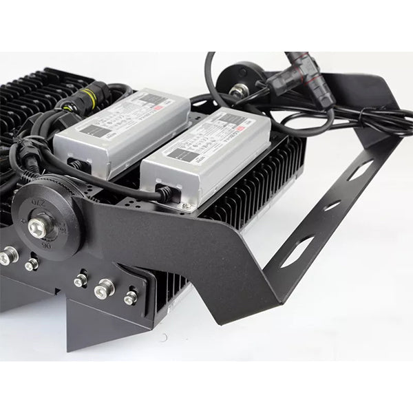 Pack de 4x Projecteurs haute puissance LED de stade filaire - Série EXCEPTION - 750 Watts - 112 500 Lumens - 150 Lumens/Watt - 20°/40°/60°/20°x95° au choix - 44 x 58 x 11 cm - IP66 - IK08 - 2700k à 6500k - Transformateur Meanwell- Garantie 5 ans